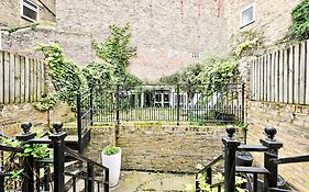 Aliwal Mews